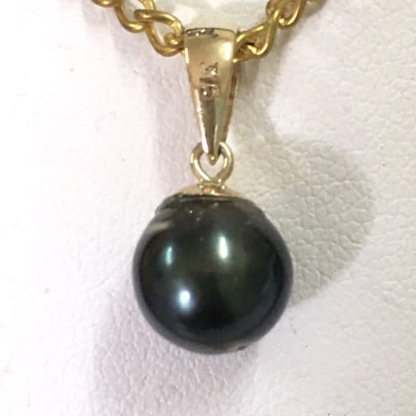 9ct Black pearl pendant (A4)