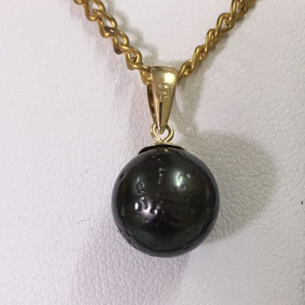 9ct Black pearl pendant (A2)
