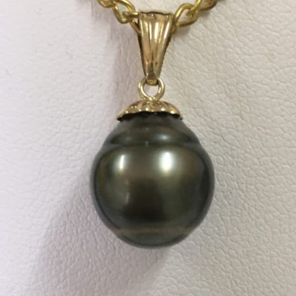 9ct Black pearl pendant (A5)