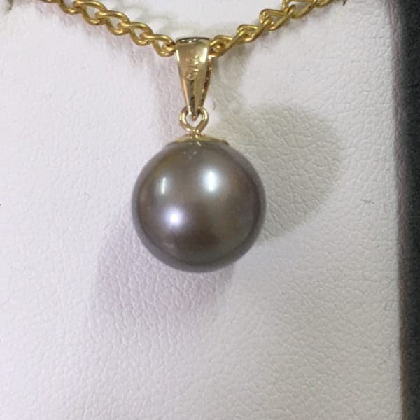 9ct Black pearl pendant (A3)