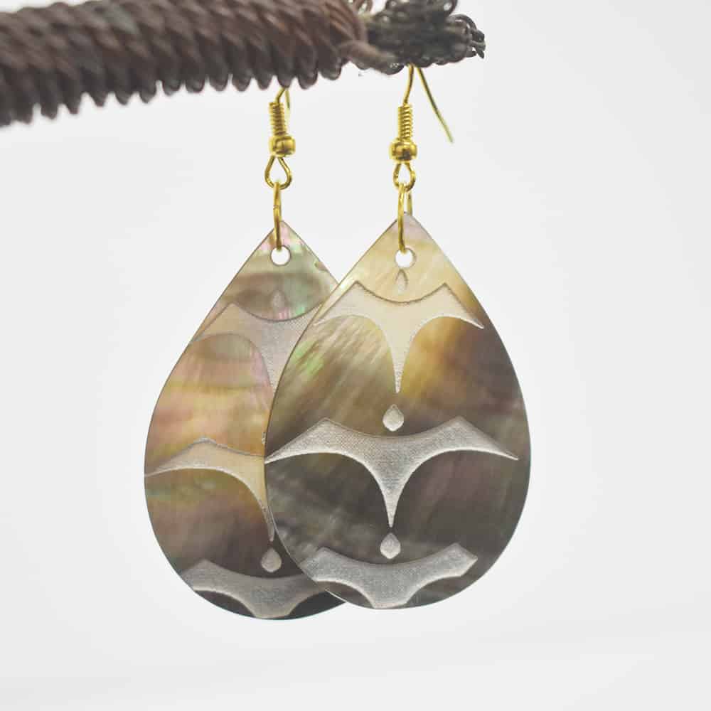 Tear drop Manu Design Pearl Shell earrings